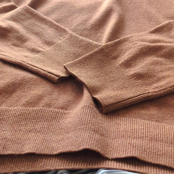Banana Republic Brown Sweater Medium - Picture 5 of 6